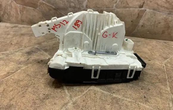 Mercedes-Benz C W204 Rear door lock A2047302135