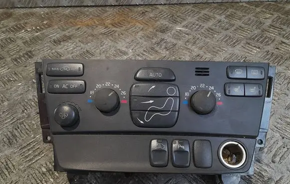Volvo XC70 Climate control unit 30746022 SN7374824 03W10E02