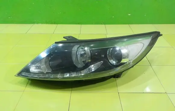 KIA Sportage Headlight/headlamp 921013U270