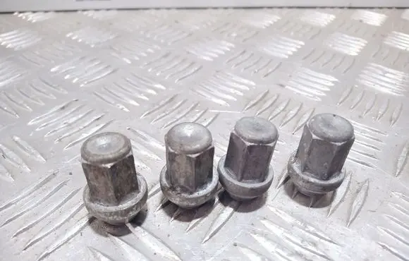 Jeep Patriot Nuts/bolts 