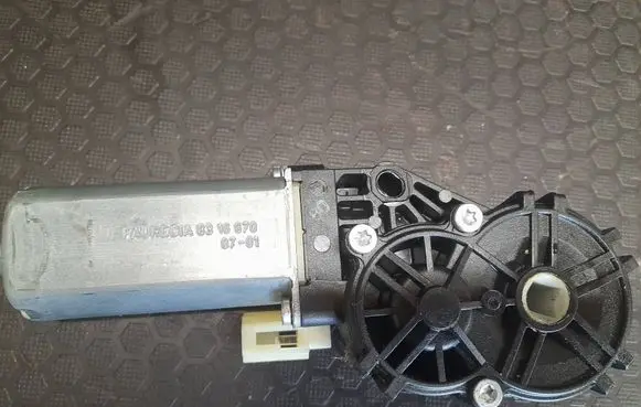 BMW 5 E60 E61 Seat adjustment motor 0390201999