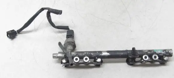 Nissan Juke I F15 Fuel main line pipe 175204385R