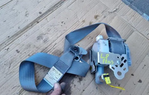 Toyota Prius (XW20) Front seatbelt PAS NAPINACZ