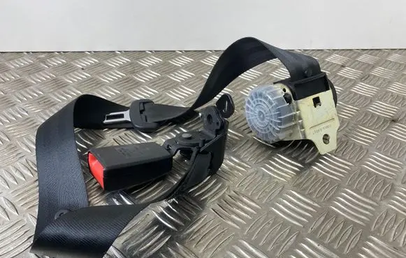 Rear seatbelt