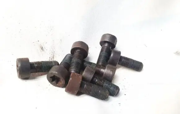 Volvo V50 Nuts/bolts 