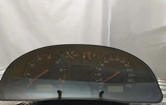 Volkswagen PASSAT B5 Speedometer (instrument cluster) 3B1919880