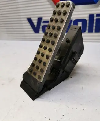Mercedes-Benz C W205 Accelerator throttle pedal A2053000104 060716