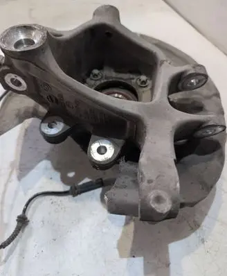 Rear wheel hub spindle/knuckle