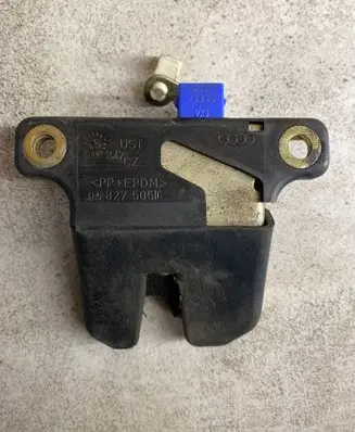 Audi A6 S6 C5 4B Tailgate/trunk/boot lock/catch/latch 4B5827505D