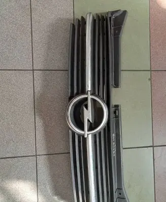 Opel Omega B2 Front grill 90491397