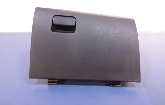 Mitsubishi Lancer VIII Glove box 