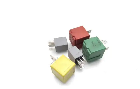 Opel Astra H Other relay 24438887