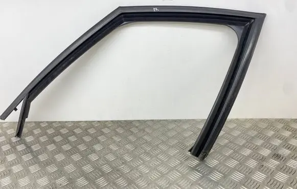 Citroen C4 Grand Picasso Front door glass trim molding 9655505599