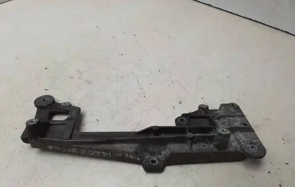 Volkswagen PASSAT B6 Engine mounting bracket 03G131159