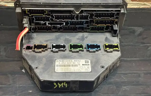 Mercedes-Benz E W212 SAM control unit A2129003414 A2129015104