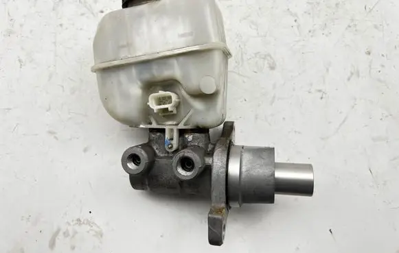 Ford Mustang V Master brake cylinder