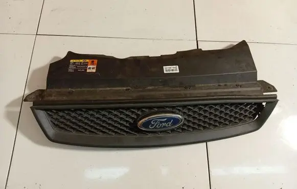 Ford Focus Front grill 4M518038AE