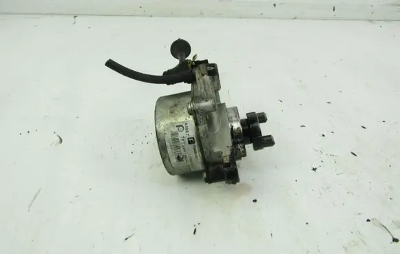 Opel Astra H Vacuum pump 