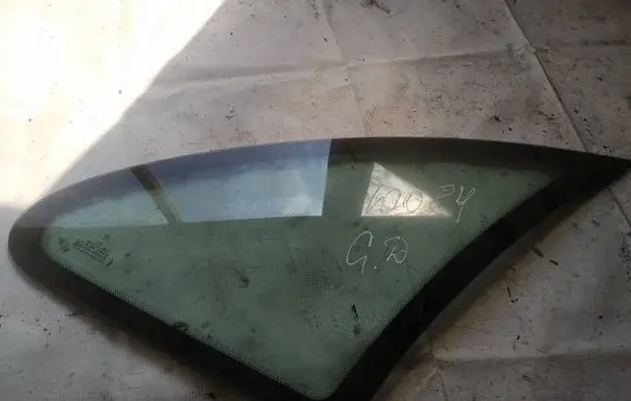 Citroen Xsara Picasso Rear side window as2