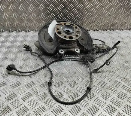 Rear wheel hub