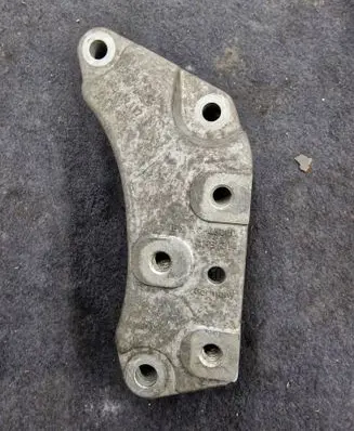 Volkswagen PASSAT B6 Gear shift cable bracket 