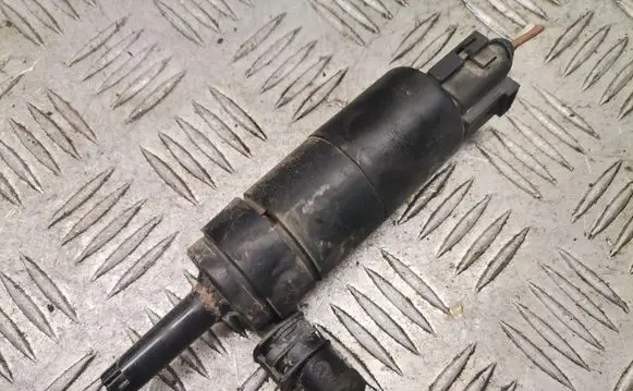 Volkswagen PASSAT B6 Headlight washer pump 3b7955681