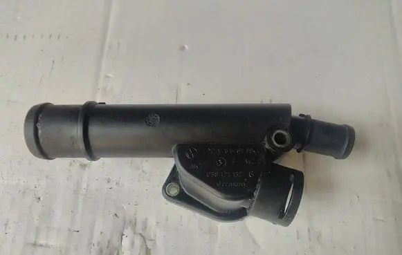 Volkswagen Golf V Thermostat housing 038121132G