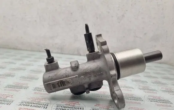 Volkswagen PASSAT B5 Master brake cylinder