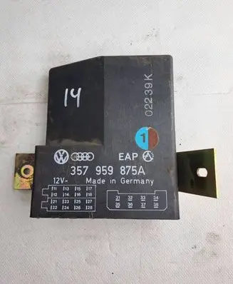 Volkswagen PASSAT B3 Door control unit/module 357959875A