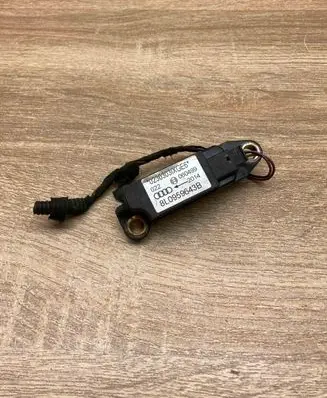 Audi A3 S3 8L Airbag deployment crash/impact sensor 8L0959643B WITHPLUG