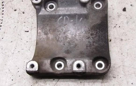 Honda CR-V A/C compressor mount bracket 