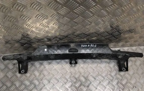 Volkswagen Touareg II Front bumper mounting bracket 7P6807200 1355K70482