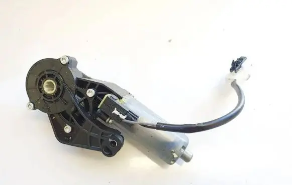 Mercedes-Benz ML W164 Seat adjustment motor 0390203209 82059111-4