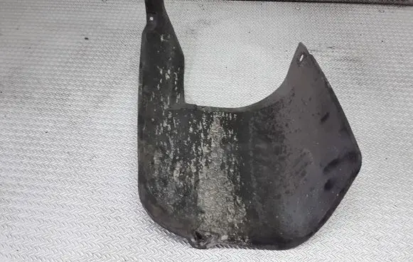 Rear arch fender liner splash guards