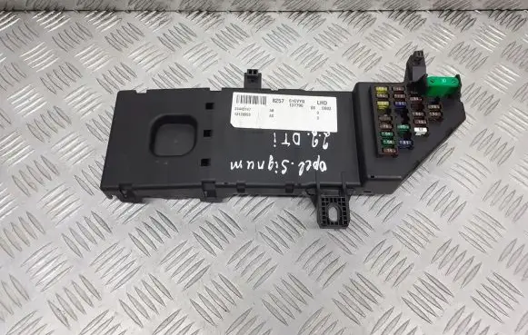 Opel Signum Fuse box set 13120953