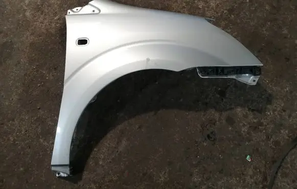 Toyota Corolla Verso E121 Fender 