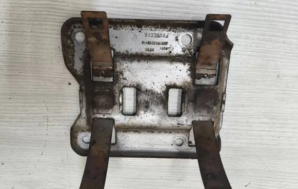 Other engine bay part