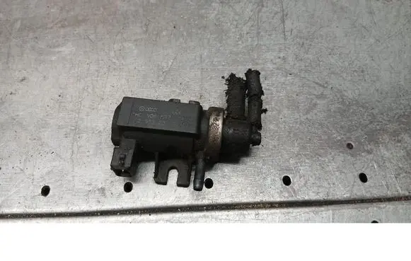 Audi A4 S4 B5 8D Vacuum valve 1H0906627