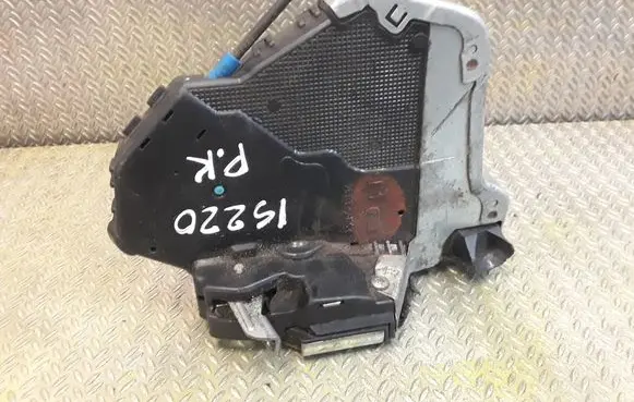 Lexus IS 220D-250-350 Coupe door lock (next to the handle) 6904053090