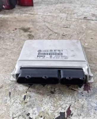 Volkswagen PASSAT B5 Engine control unit/module 8D0907558B 26SA5119 0261204774