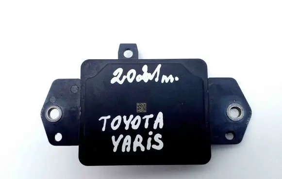 Toyota Yaris XP210 Distronic sensor radar 882100D040