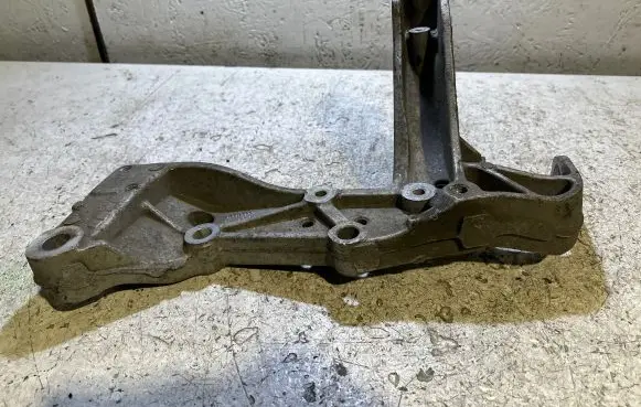 Skoda Octavia Mk2 (1Z) Engine mounting bracket 1K0199295F 16092003