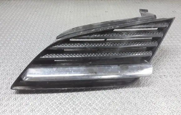 Nissan Primera Front bumper upper radiator grill 62330AU300