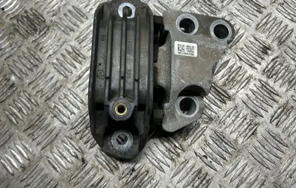 Jeep Renegade Engine mount bracket 00519997550