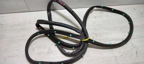Ford Mondeo MK V Front door rubber seal