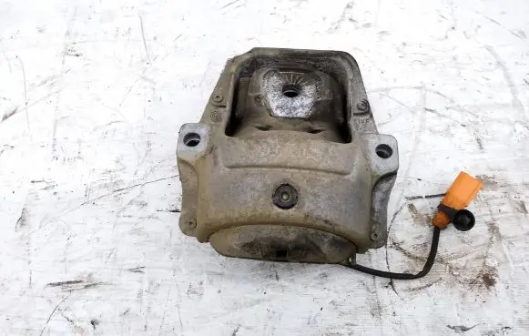 Audi Q5 SQ5 Engine mount bracket 8R0199381
