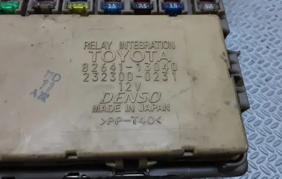 Toyota Corolla Verso E121 Fuse module 8264113040