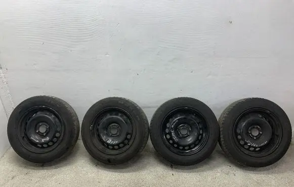 Dacia Sandero R15 steel rim 403008773R 30090 124R00097