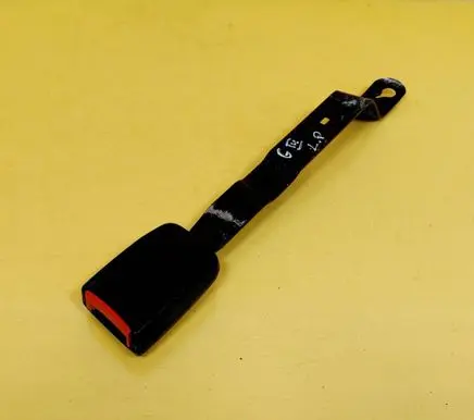 Volkswagen Golf III Front seatbelt buckle 1H0857755