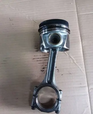 Volkswagen Tiguan Piston with connecting rod